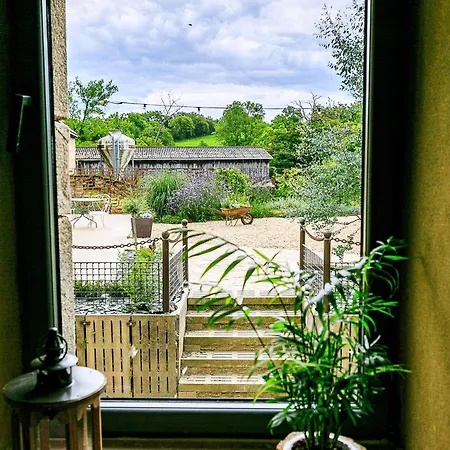 Les Tables De La Rousse ゲストハウス 3*