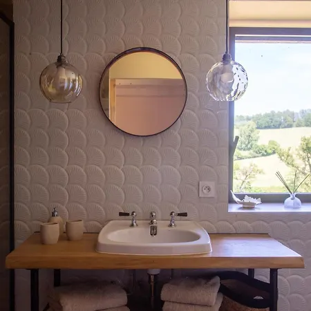 Konukevi Les Tables De La Rousse