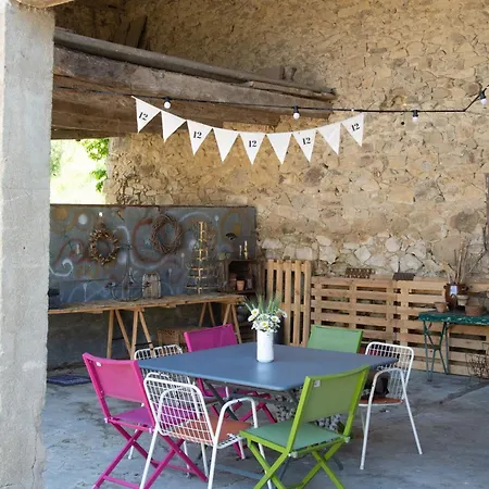 Les Tables De La Rousse Guest house *