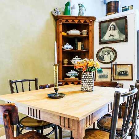 Les Tables De La Rousse Guest house *