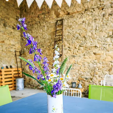 Konukevi Les Tables De La Rousse