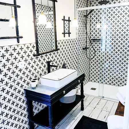 Les Tables De La Rousse