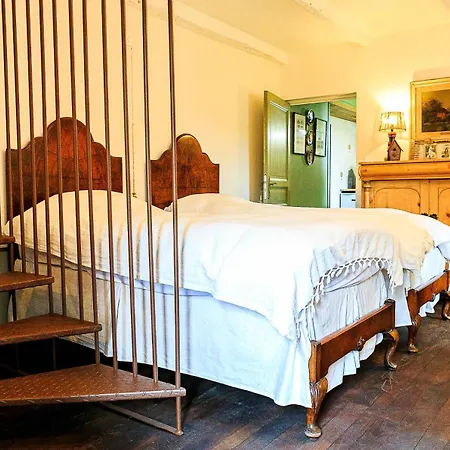 Les Tables De La Rousse Guest house