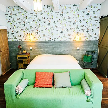 Les Tables De La Rousse Guest house *