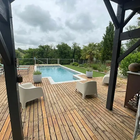 Les Tables De La Rousse Guest house *
