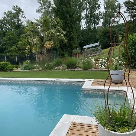 Les Tables De La Rousse Konukevi 3*