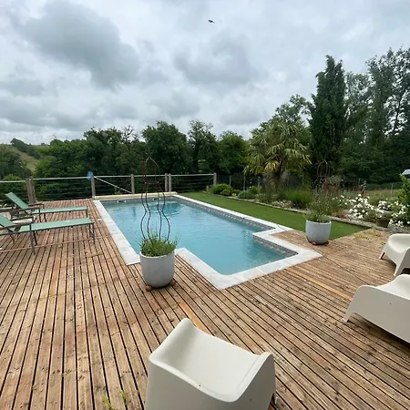 Les Tables De La Rousse Guest house