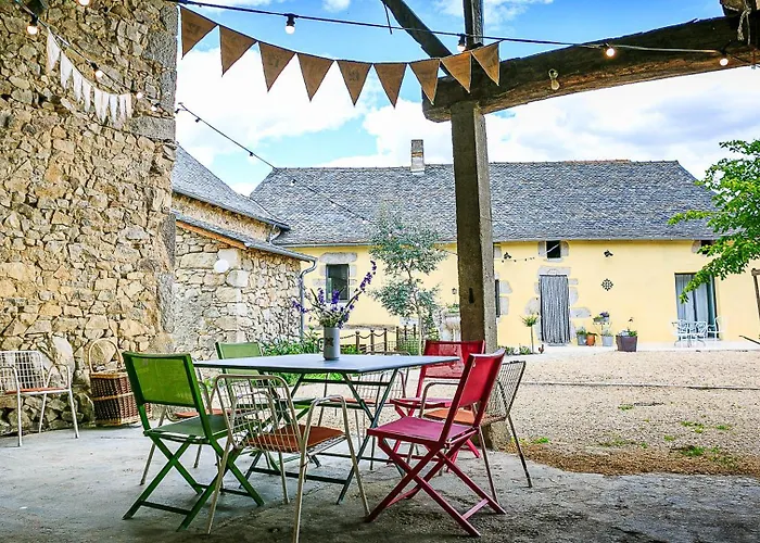 Les Tables De La Rousse Πανσιόν 3*