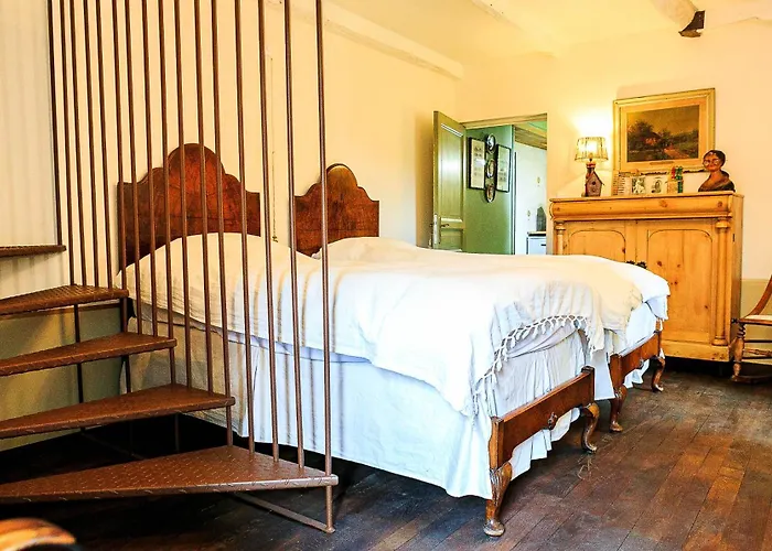 Les Tables De La Rousse Πανσιόν