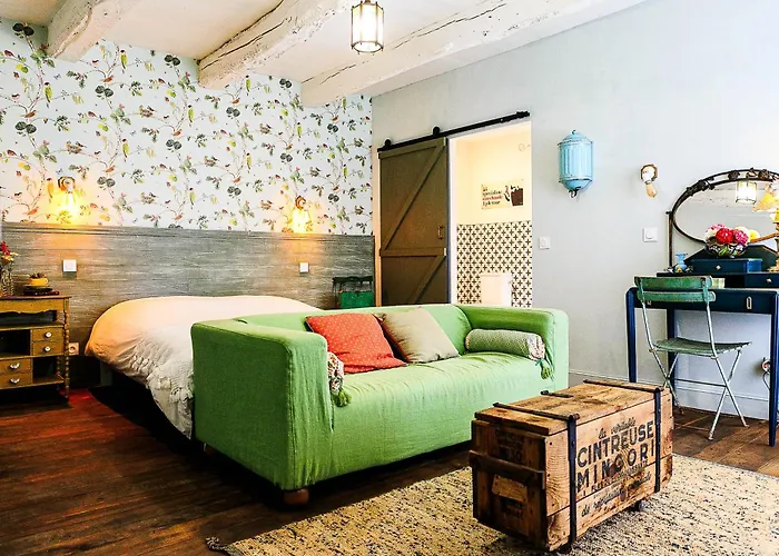 Πανσιόν Les Tables De La Rousse