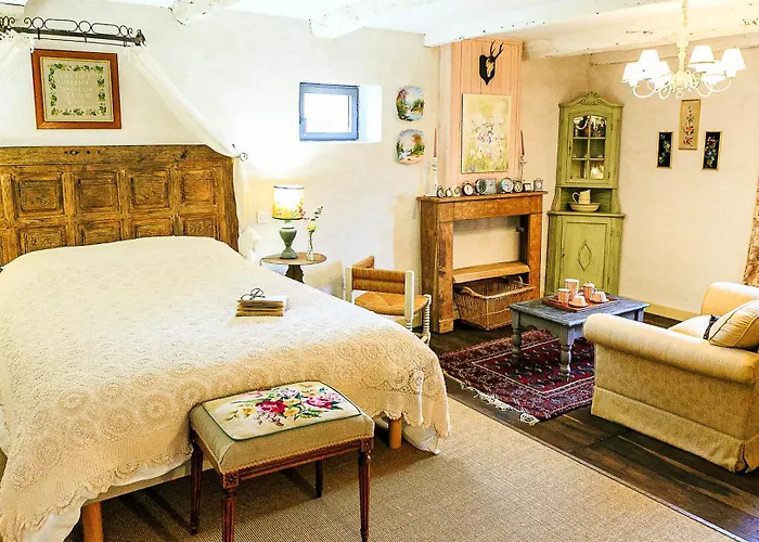 Les Tables De La Rousse La Fouillade