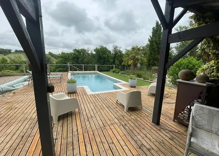 Les Tables De La Rousse Πανσιόν 3*