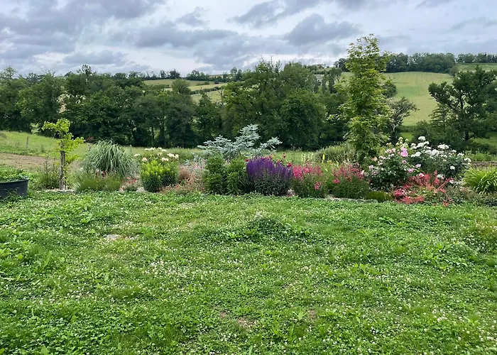 Πανσιόν Les Tables De La Rousse