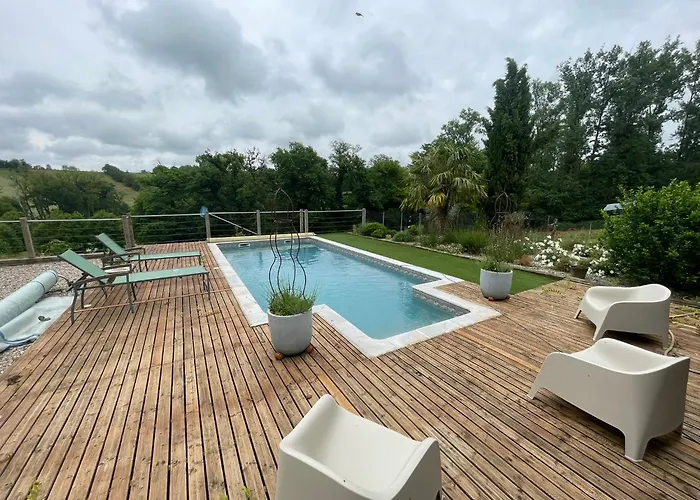 Les Tables De La Rousse Πανσιόν